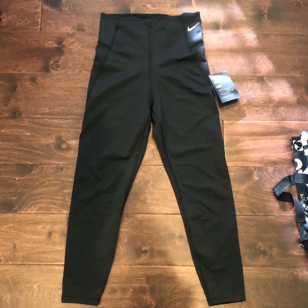NWT Nike dri-fit leggings cropped